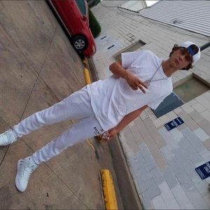 Meet your Posher, Devin